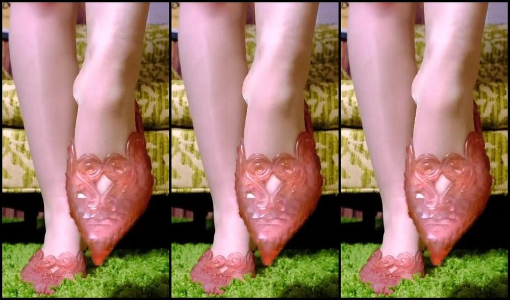 Beatrix Temperley Nicknamed Bea Temperley 07 30 2024 Onlyfans Video Trying On Melissa Shoes In Pantyhose