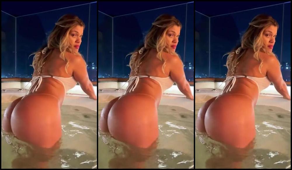 Big Clit Suzy Hot Nicknamed Suzyhotbrazil 03 27 2025 Onlyfans Video Strip Night And Music In The Bathtub