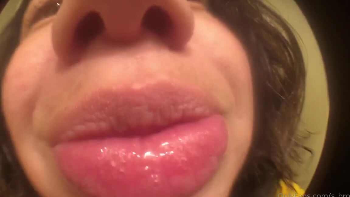 The Lipnotist Nicknamed The Lipnotist 07 30 2021 Onlyfans Video Somebodys Son Worships My Mouth