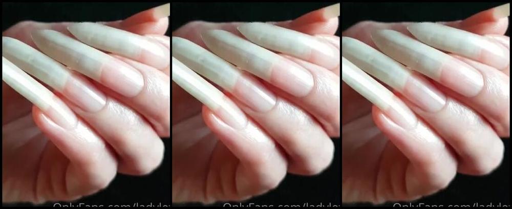 Lady Left Nicknamed Ladyleft 11 29 2020 Onlyfans Video Pre Break Long Bare Pointed Left Nails Plus Right Hand With A Pretty Rounded Length Close Up Dwu