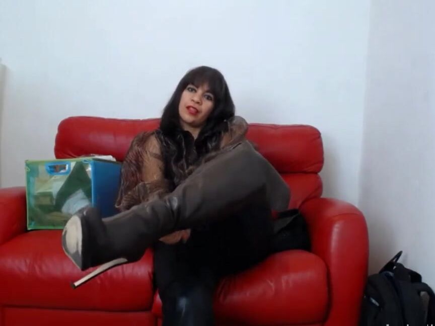 Reina Leather Nicknamed Reinaleather Onlyfans Video 8098