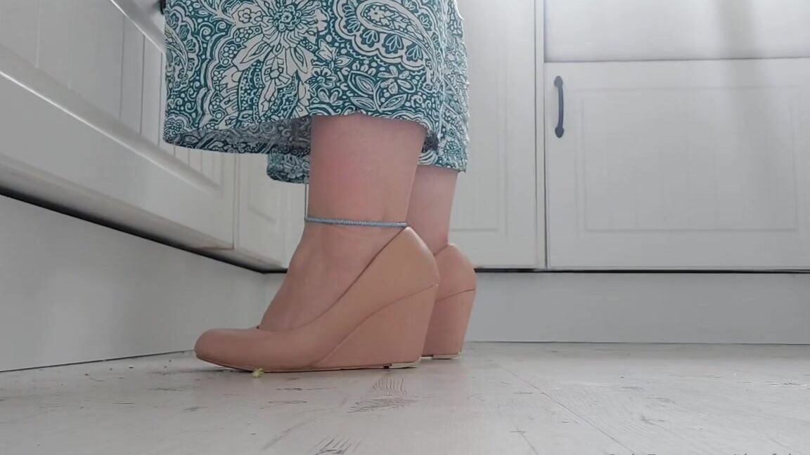 Tinyfairyfeet Nicknamed Tinyfairyfeet 06 08 2023 Onlyfans Video Making Dinner In Wedges