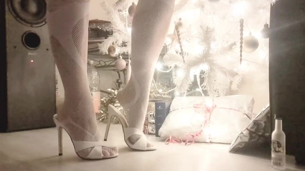 Divastiletto Nicknamed Divastiletto 01 03 2023 Onlyfans Video Happy New Year