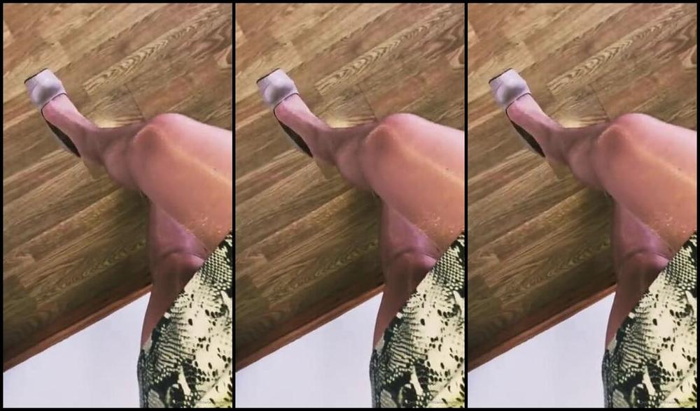 Naughty Nylons Nicknamed Naughtynylons Onlyfans I Love Showing Off My Legs And Feet To You Especially When I Get Dressed