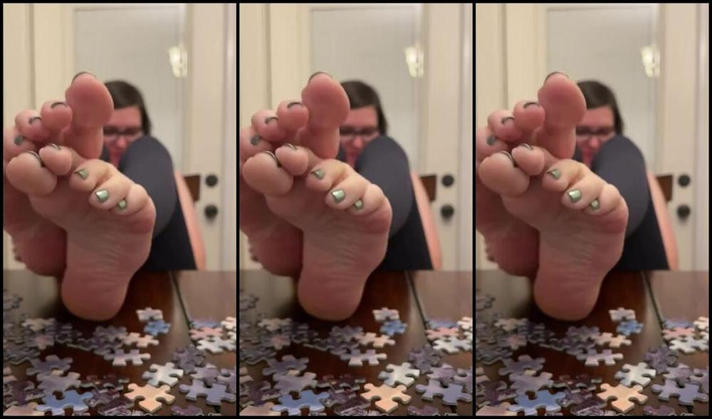 Alice Rose Nicknamed Alicerosequeenoftoes 01 23 2023 Onlyfans Video I Invite You Over To Work On A Puzzle But You Should Know By Now That