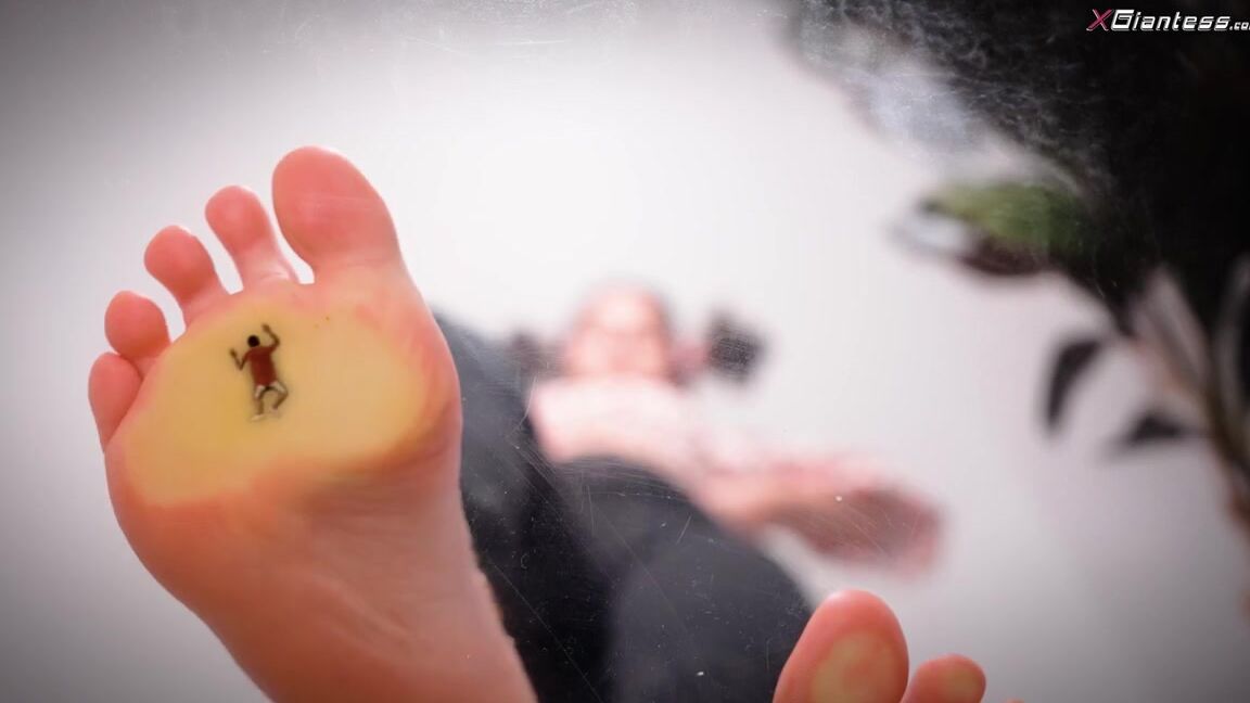 Giantess Ella Nicknamed Giantessella 05 31 2024 Onlyfans Video Story You Became Infected With The Shrinking Virus And Your Family Abandoned You