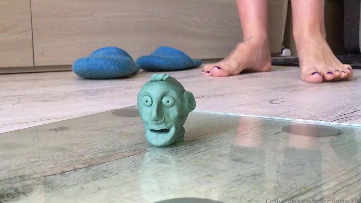 Italian Girlfriend Nicknamed Italiangirlfriend 07 19 2022 Onlyfans Video This Tiny Head Cant Resist Too Much Under My Pressure