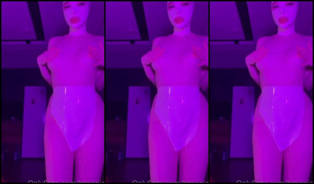 Anna Bronnica Nicknamed Bronnica 04 13 2022 Onlyfans Video My Lovely White Mask Do You Like My Mask