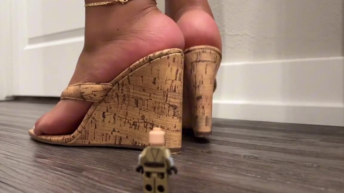 Aminah Feetz Nicknamed Aminahfeet Onlyfans Aminah Stars In Giantess Aminah All You Giantessshrink Fetish Boys Can Thank A Fellow Sub For
