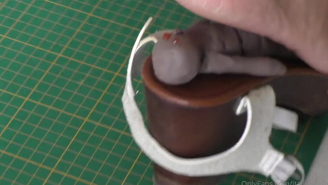 Italian Girlfriend Nicknamed Italiangirlfriend 08 31 2022 Onlyfans Video Poor Tiny Man