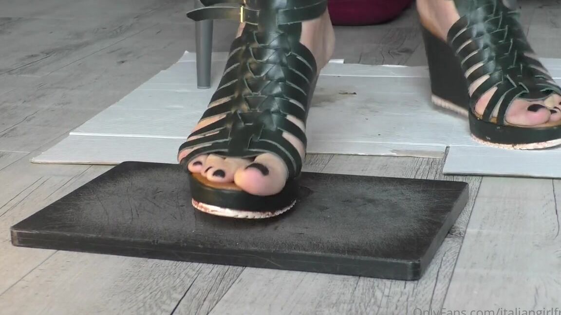 Italian Girlfriend Nicknamed Italiangirlfriend 07 14 2022 Onlyfans Video These Toy Cars Was Really Hard But Im Stronger