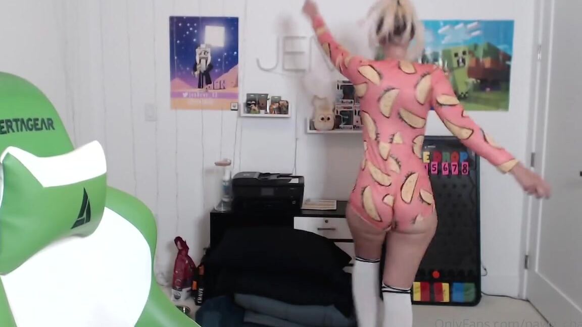 Pawg Champ Nicknamed Pawg Champ 04 15 2021 Onlyfans Video Having A Party In My Office Tonight Lmao Hit Me Up In Dms Im Ready Nc4