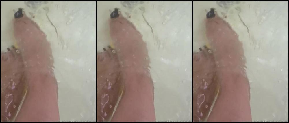 Lovewar Nicknamed Itsnese Foot Fetish 10 04 2020 Onlyfans Video Video Of My Toes Playing Around With A Bath Bomb Amp In The Tub