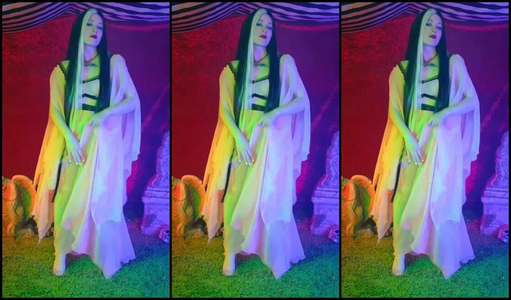 Beatrix Temperley Nicknamed Bea Temperley 10 22 2023 Onlyfans Video Lily Munster Does A Strip Tease