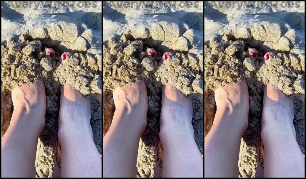 Averywithtoes Nicknamed Averywithtoes Onlyfans Dirty Sandy Feet At The Beach With Red Toes Quick Film Of My Pedicured Red Toes Relaxing At The