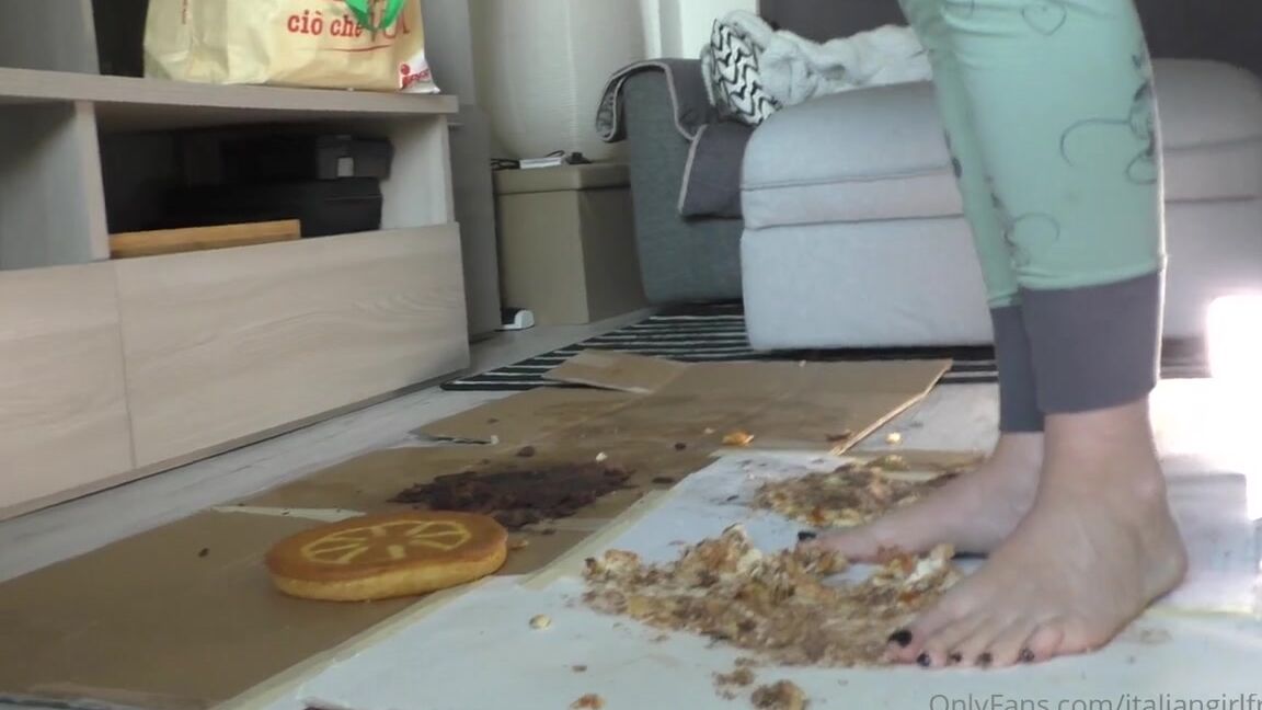 Italian Girlfriend Nicknamed Italiangirlfriend 07 19 2022 Onlyfans Video 4 Cakes 2 Feet