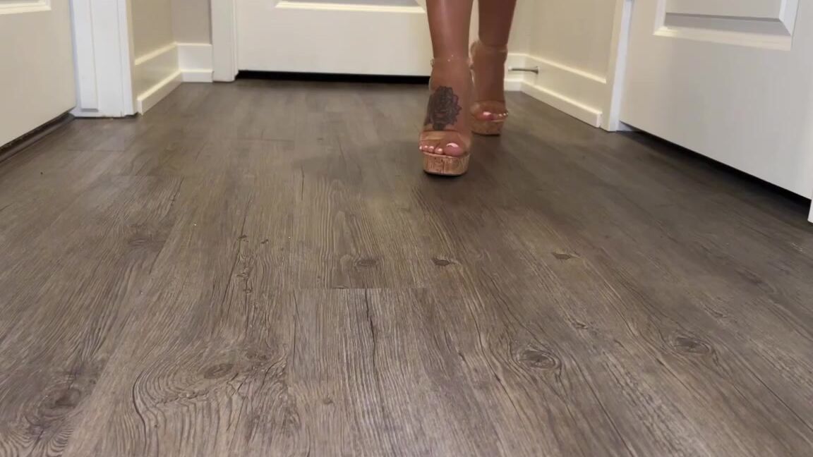 Aminah Feetz Nicknamed Aminahfeet Onlyfans Been Busy Filming A Lot Of Customs Lately Here S Some Walking In Heels Outtakes For Your