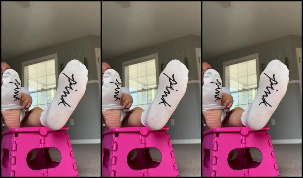 Deedee Nicknamed Deedeericanfeet 05 22 2025 Onlyfans Video As Requested These Cute Vssocks And My Cute Crocs Removal Tease