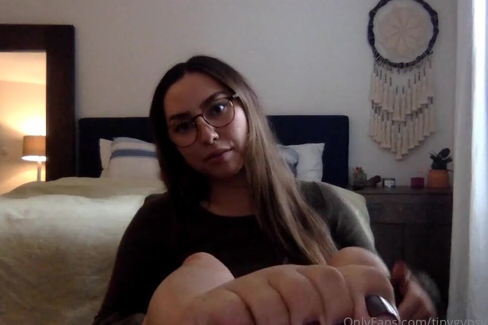 Tiny Gypsy Nicknamed Tinygypsyfeet 12 11 2021 Onlyfans Video Love Being Candid With You Guys 1 3Pat