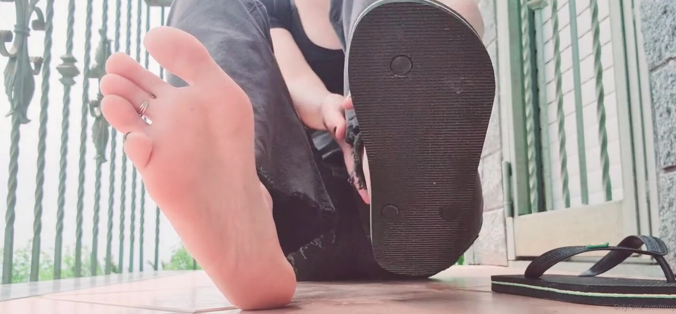 Nirvy Nicknamed Nirvy Onlyfans Let Yourself Be Enchanted By My Feet Dont You Feel Like Sucking Them Zhd