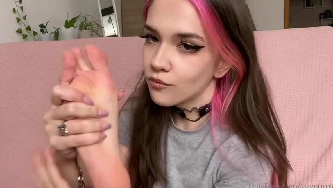 Lazypurpleleaf Nicknamed Lazylittleleaf Onlyfans It Tastes Better Than Any Sweet Will You Take My Word For It Or Try It Yourself