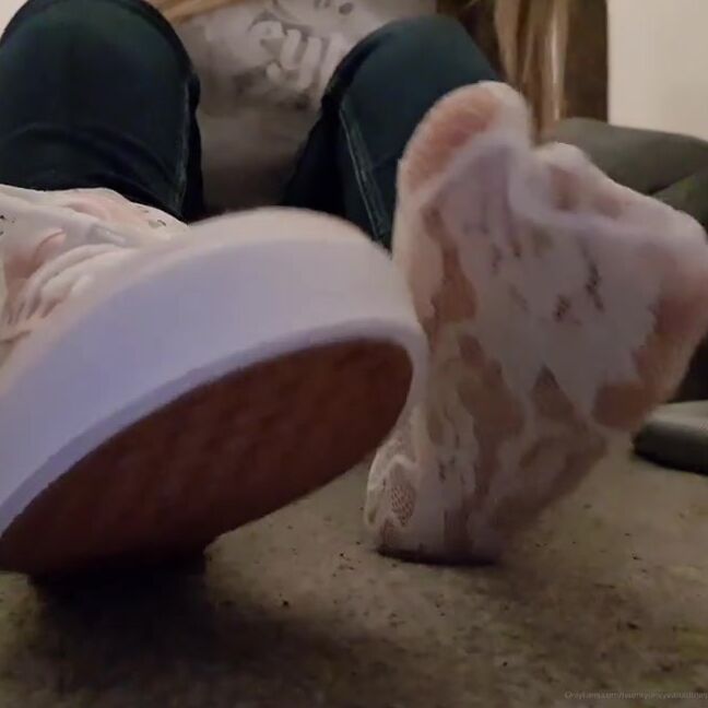 Finebritishfeet Nicknamed Tickletoesuk 02 17 2020 Onlyfans Video Removing My Vans And Lacy Socks And Showing You My Feet