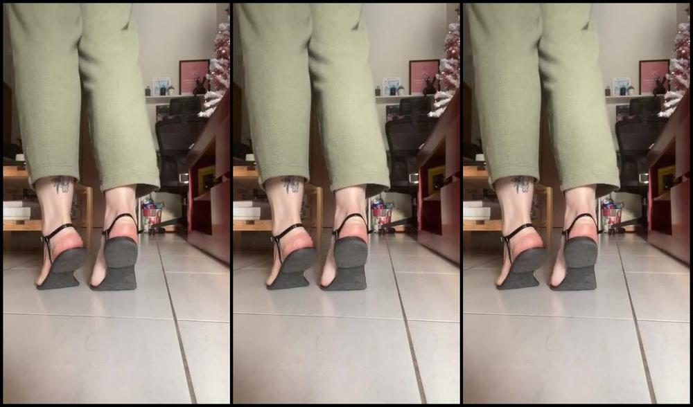 Mes Petits Pieds Nicknamed Mpetitspieds Onlyfans 12 01 2023 Thong