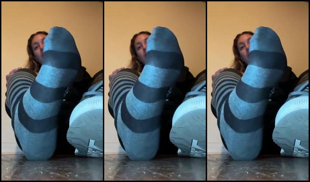 Lady Toxin Nicknamed Theladytoxin 01 05 2024 Onlyfans Video Sweaty Soles Seduce You