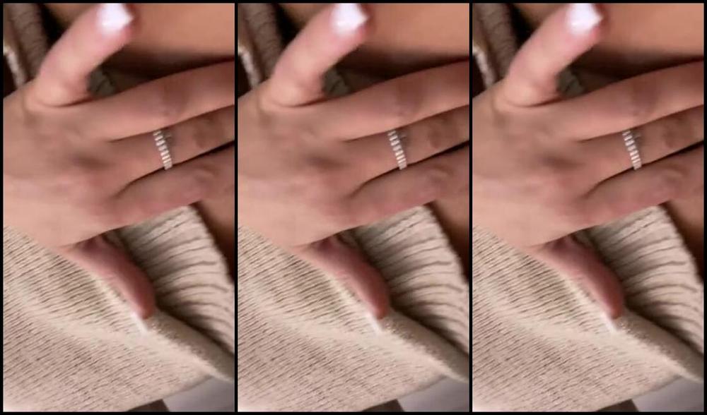 M De Sousa Nicknamed Missdesousa 04 16 2023 Onlyfans Video Passing The Time During A Long Flight Back Home