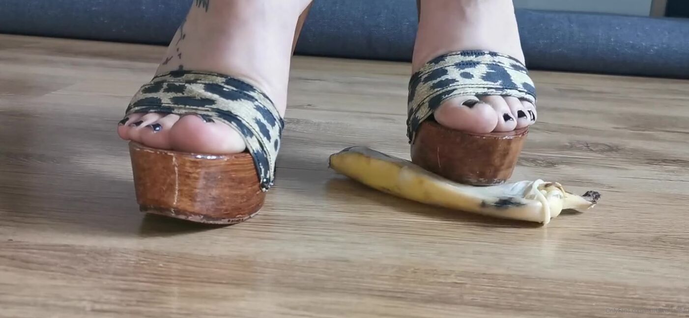 Ladylady7 Nicknamed Ladylady7 10 15 2020 Onlyfans Video Uwielbiam To Uczucie Kiedy Rozgniatam Cos Stopa