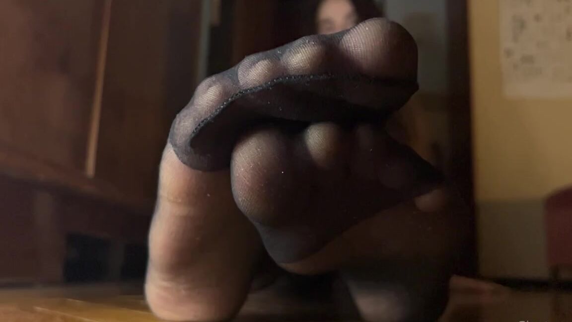 Giantess Elixs Nicknamed Giantesselixs 03 10 2024 Onlyfans Video This Little Gummy Bear Is To Going To Last For Long
