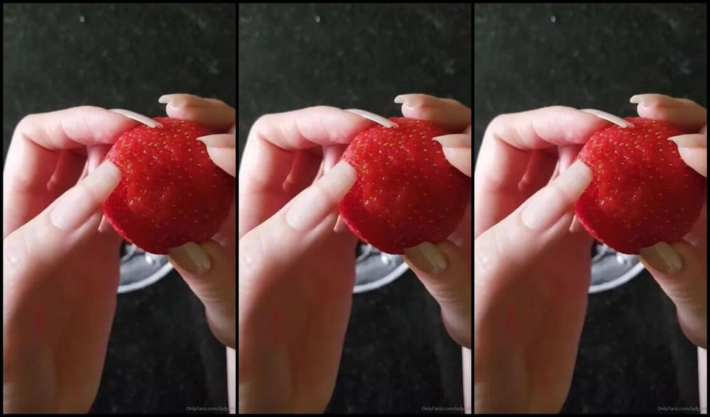 Lady Left Nicknamed Ladyleft 08 14 2020 Onlyfans Video Fruity Friday Anyone This Strawberry Was My Favourite
