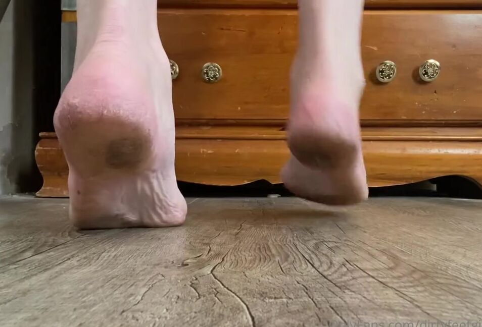Findomfeetgirl Nicknamed Dirtyfeetgirl92 10 15 2021 Onlyfans Video 3 Minute Video Of Soles And Arches Dirty Feet Of Course