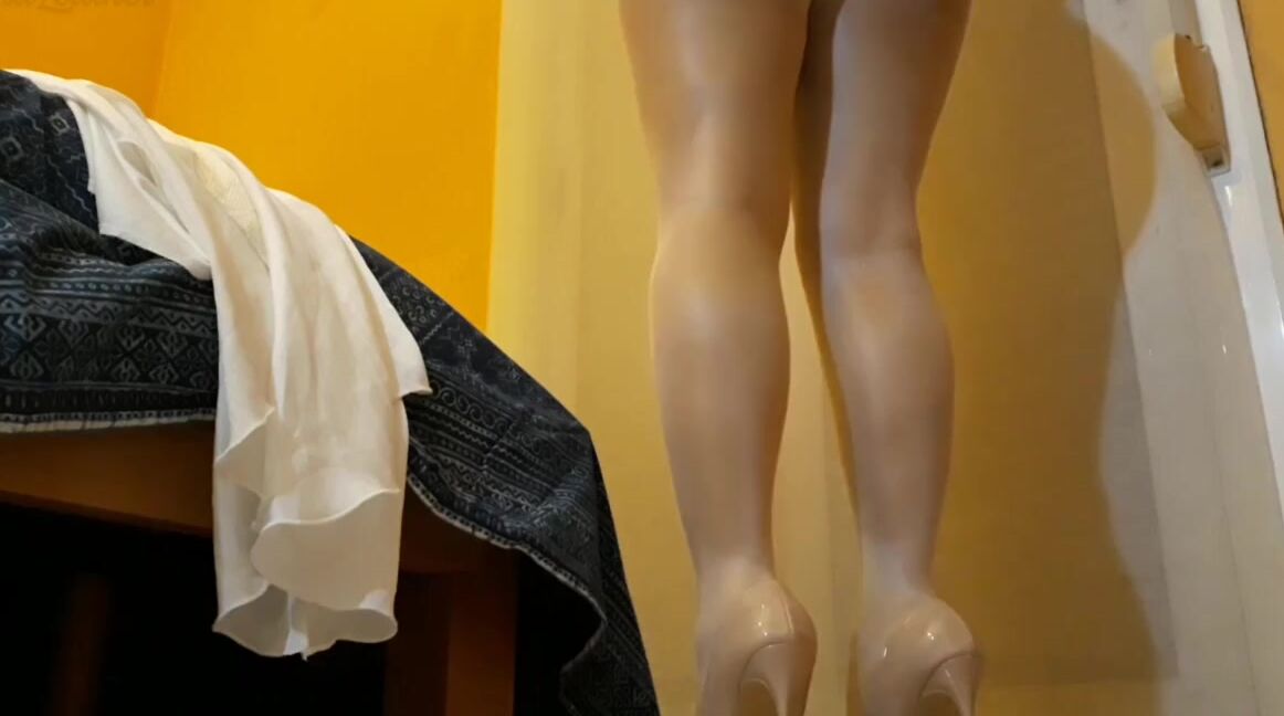 Reina Leather Nicknamed Reinaleather Onlyfans Experimenting 3 Layers Of Nylon