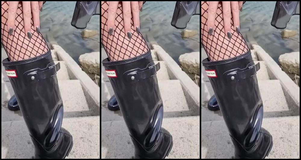 Sophie X Elodie Nicknamed Sophie X Elodie 02 08 2024 Onlyfans Video In Latex Und Hunter Stiefeln Im Hafen Unterwegs