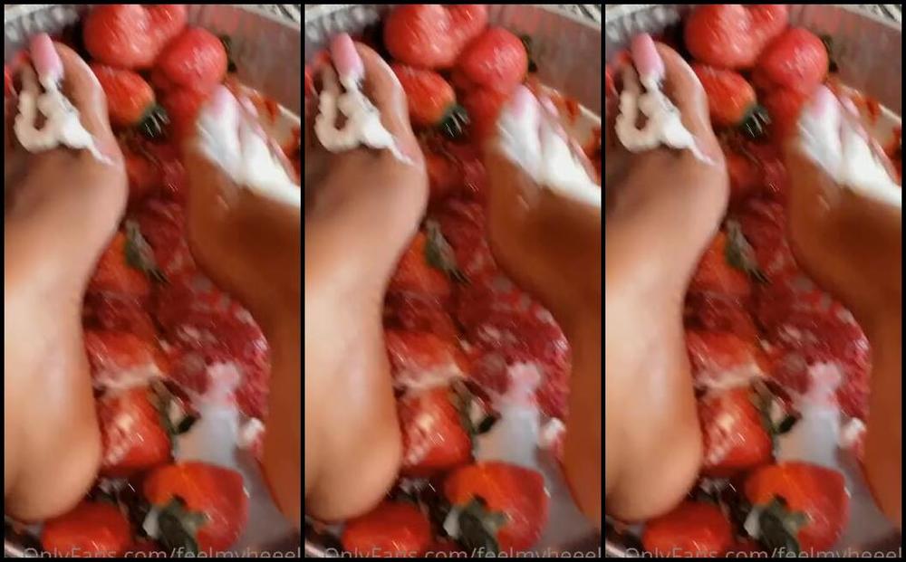 Goddess Smokey Nicknamed Goddesssmokeyyy Onlyfans Toe Wiggling Fresh Strawberries 1