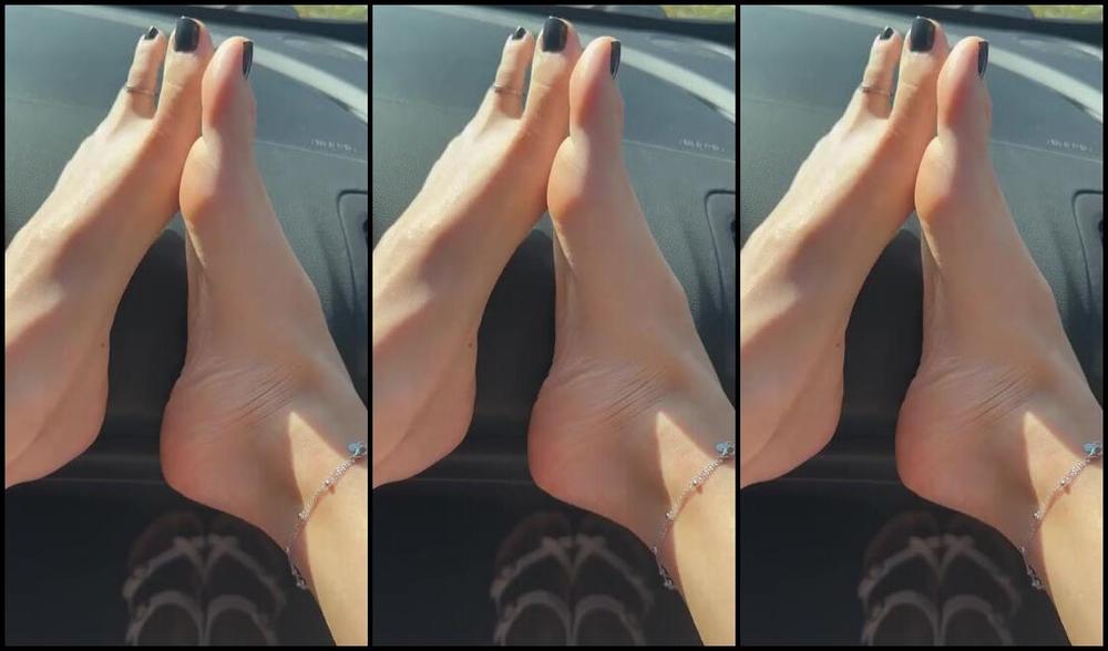 Alice Rose Nicknamed Alicerosequeenoftoes 11 01 2024 Onlyfans Video You Can Enjoy My Feet While I Chat Have A Great Friday