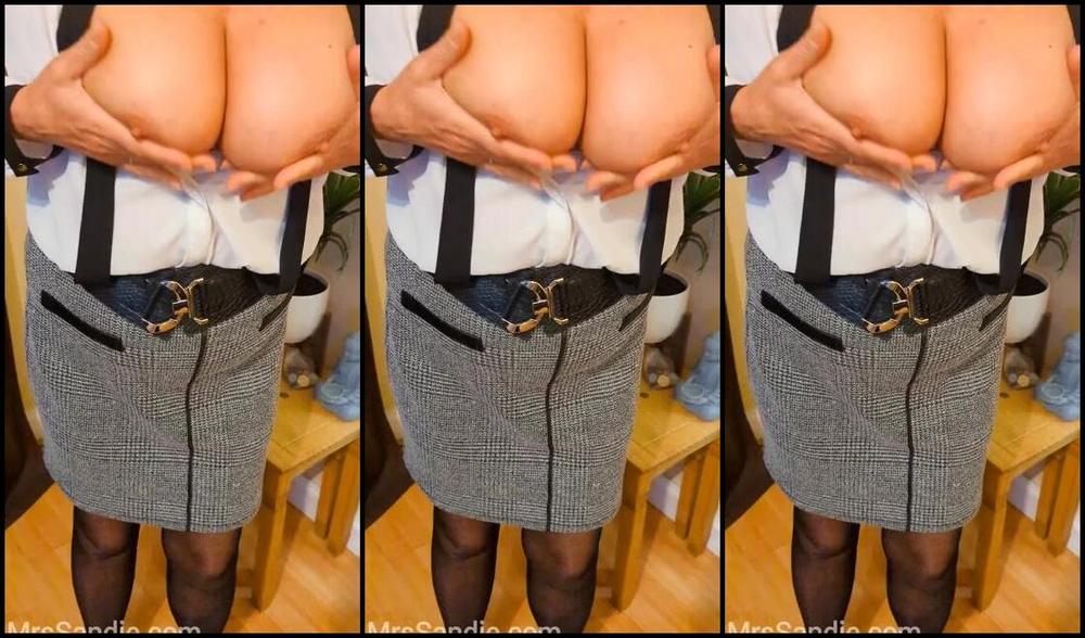 Mrs Sandie Nicknamed Mrssandie Onlyfans 11 18 2022 Home From Work And A Camera Up My Skirt So You Can Check Out My Arse