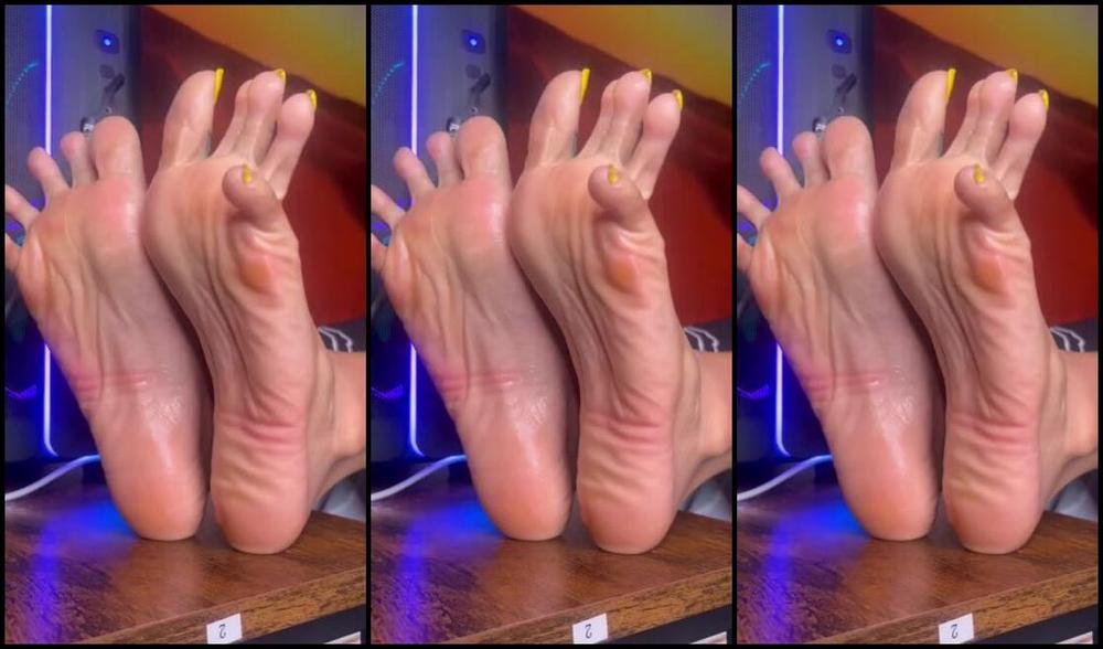 Zafeet Nicknamed Zafeetllc 09 30 2024 Onlyfans Video Computer And Wrinkled Moist Soles