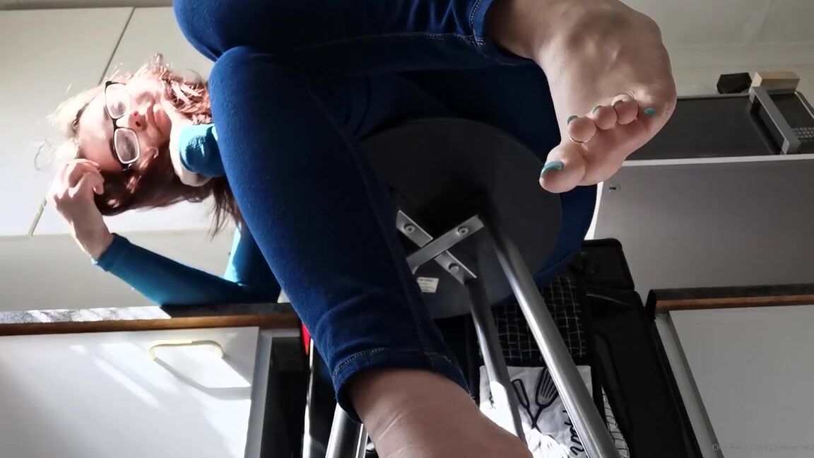 Goddess Trinity Nicknamed Queenofred 08 14 2020 Onlyfans Video Its Fri Yay Lets Celebrate