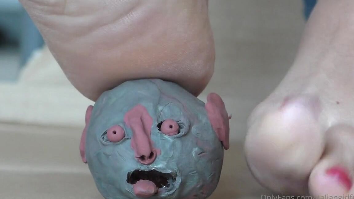 Italian Girlfriend Nicknamed Italiangirlfriend 07 14 2022 Onlyfans Video Some Tiny Intruders Need To Be Trampled Hard By Me Yez7