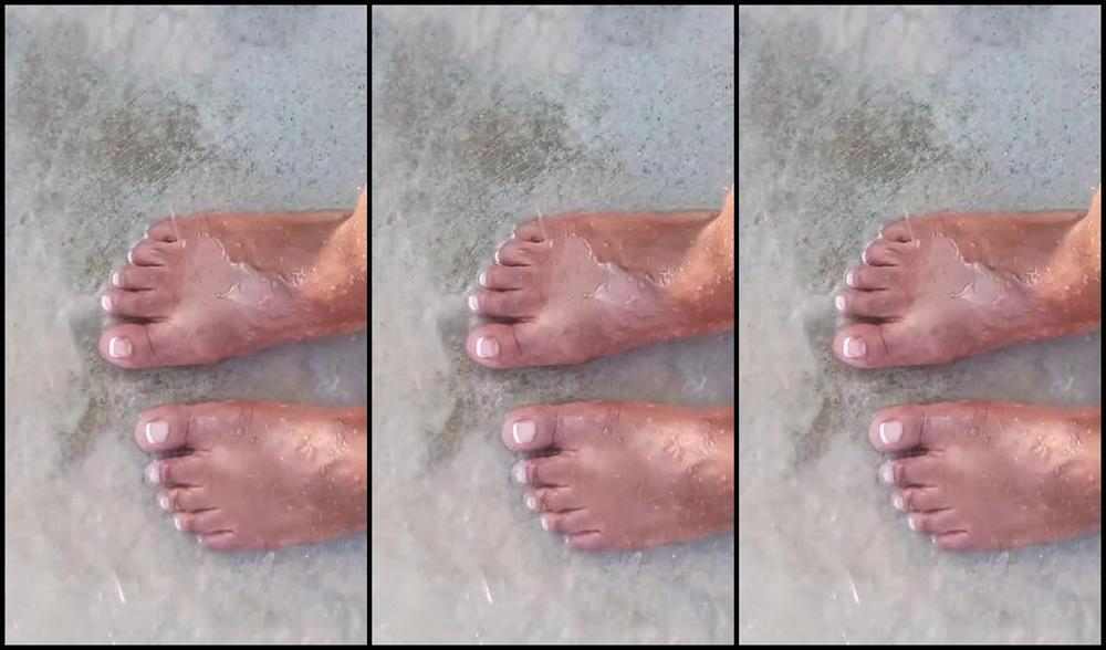 La Ronica Lovve Nicknamed Laronicalovve 09 21 2024 Onlyfans Video Water Park Playground