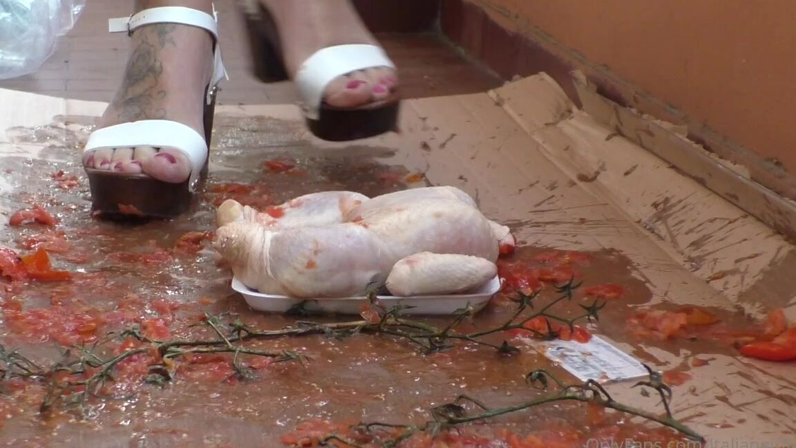 Italian Girlfriend Nicknamed Italiangirlfriend 07 14 2022 Onlyfans Video Some Fruit And Some Meat Under My Platforms What A Mess Q4Pl