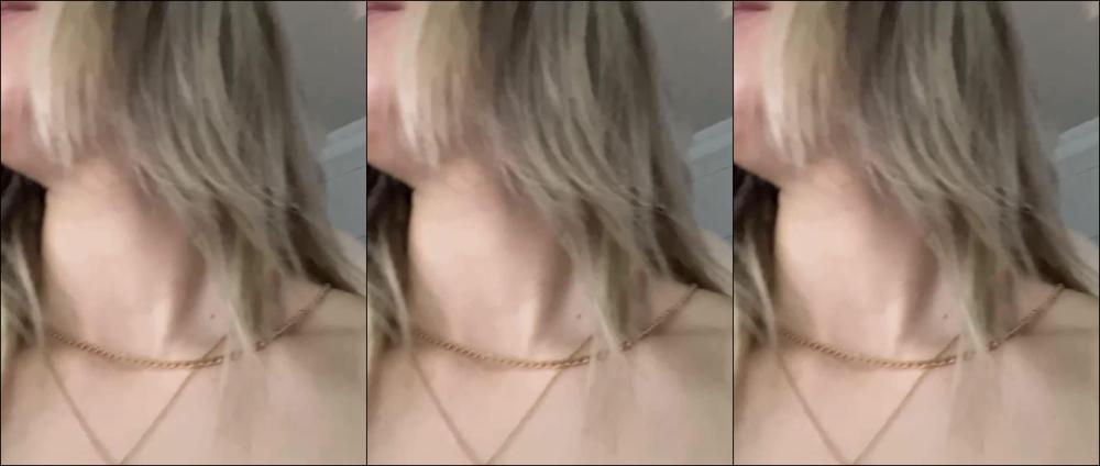 "SweetBlondyVi" bathroom, bigboobs, bigtits, tattoos, vibrator Spy how I play with vibro in the bathroom manyvids