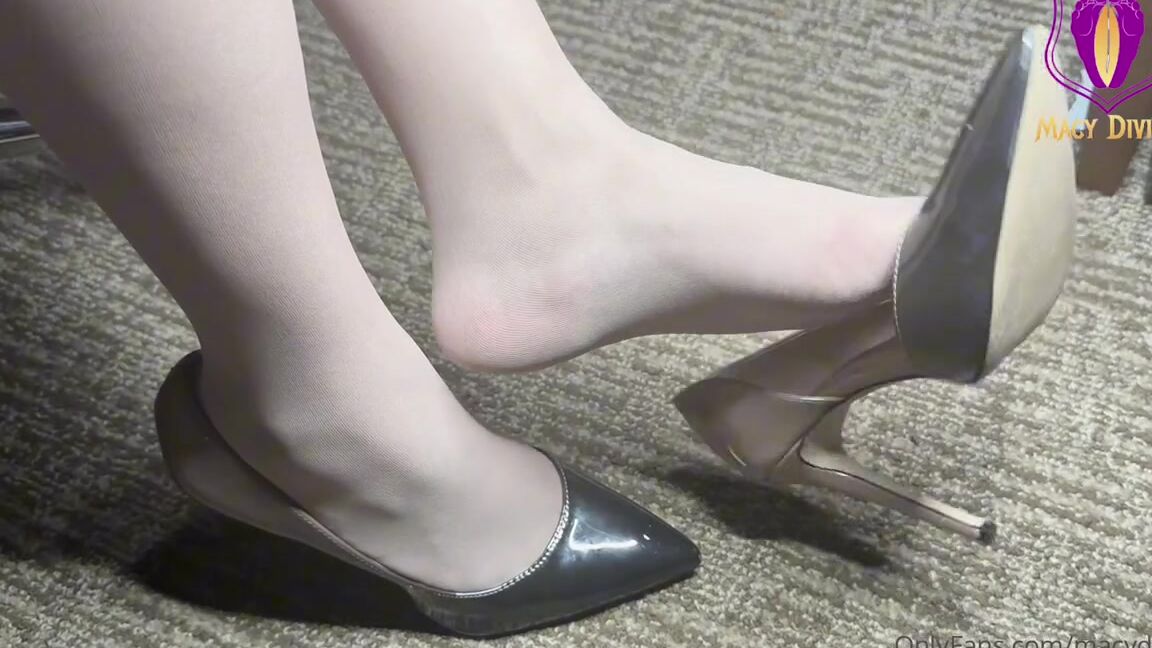 Macy Divine Nicknamed Macydivine 02 26 2024 Onlyfans Video I Think My Boss Has A Thing For My Feet He Tickled Them In The Office