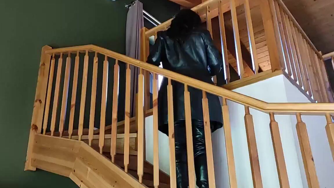 Reina Leather Nicknamed Reinaleather Onlyfans Second Floors Are Interesting