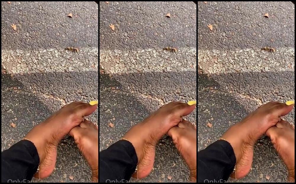 Goddess Smokey Nicknamed Goddesssmokeyyy Onlyfans Playing With Feet At Work 4