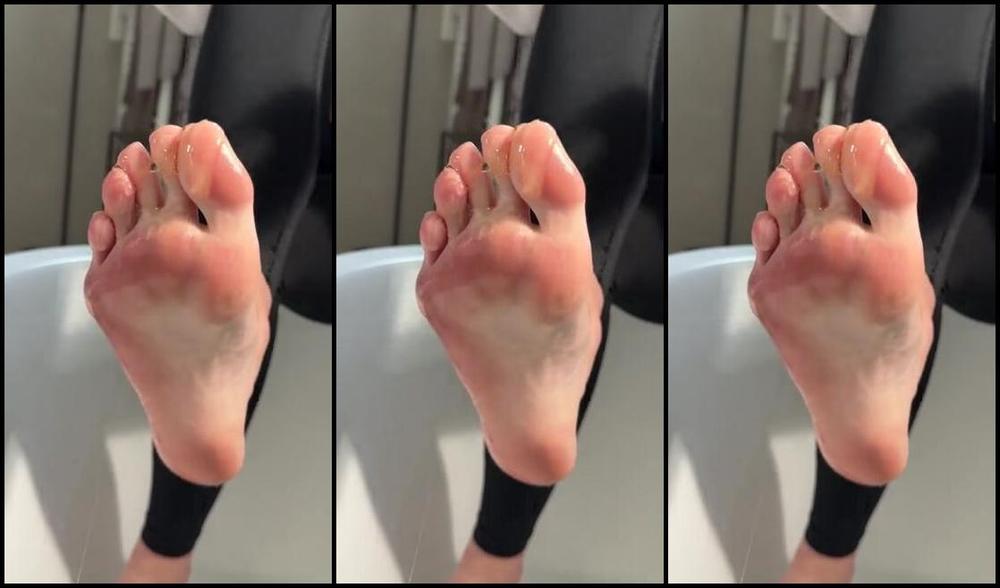 Letty Blondie Nicknamed Yourbest Blondie 07 14 2025 Onlyfans Video Barefoot All Day And It Shows