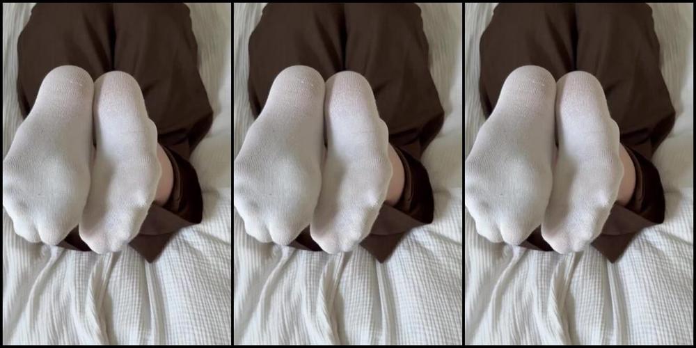 Letty Blondie Nicknamed Yourbest Blondie 06 02 2025 Onlyfans Video Im Lying On My Back Legs Bent Soles Up In The Air Relaxed And Completely