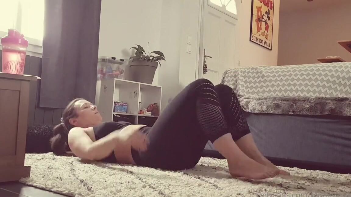 Miss Eva Nicknamed Missevadomina 05 06 2021 Onlyfans Video Un Peu Dexercice Suis Moi